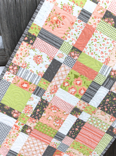 HNH205 Scrappy Charm Paper Pattern - Tablerunner Quilt Pattern