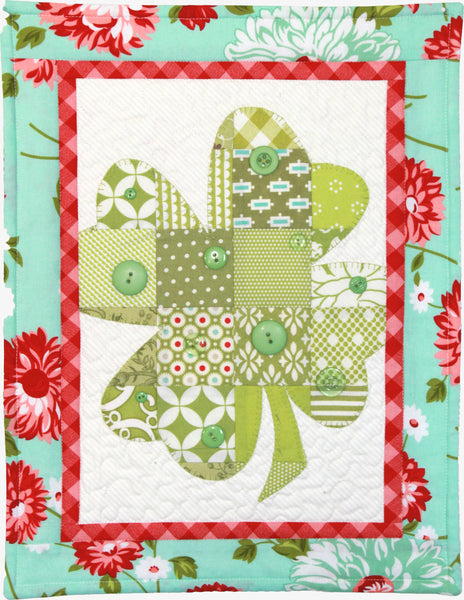 HNH22 Holidays In Patches Shamrock Paper Pattern
