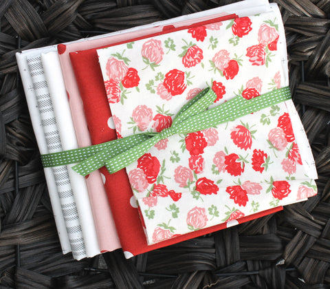 Lattice Tablerunner Quilt Kit ~ Red and Pink